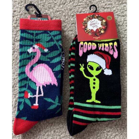 2 Pairs Of Christmas Socks Flamingo & Alien Bundle Women Adult Size 5-8 - Picture 1 of 4